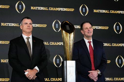 Transfer QBs Mendoza, Beck headline college football’s biggest game and signify broader trend