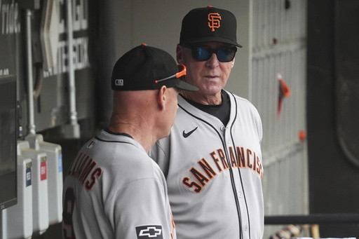 Giants exercise contract option on manager Bob Melvin for the 2026 season