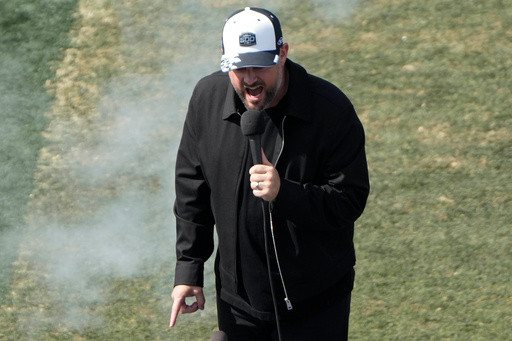How many feet are in 500 miles? Nobody knows, at least Nate Bargatze doesn’t at the Daytona 500