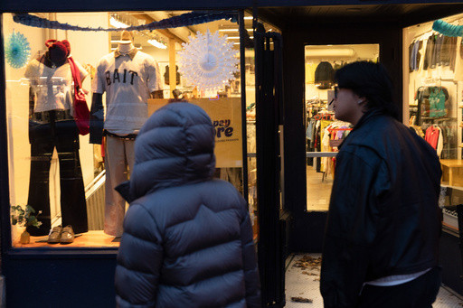 Retail sales rose a better-than-expected 0.6% in November as the holiday season kicked into gear