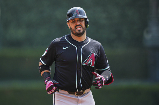 Slugging third baseman Eugenio Suárez returns to Mariners in deal with Diamondbacks, AP source says