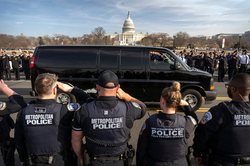 Washington Metropolitan Police officer dies from injuries suffered while helping stranded motorist