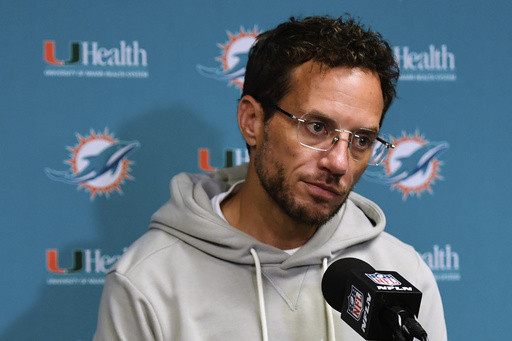 No moral victories in losing, says coach McDaniel after Dolphins drop to 0-3 in 31-21 loss to Bills