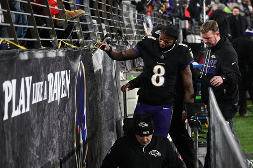 Ravens’ Lamar Jackson forced out of game against Patriots with a back injury